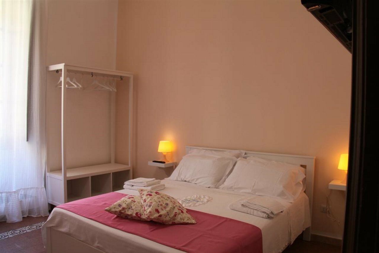 B&B Le Porte Di Napoli Luaran gambar