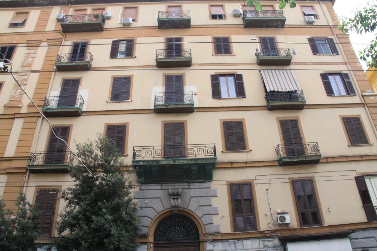 B&B Le Porte Di Napoli Luaran gambar