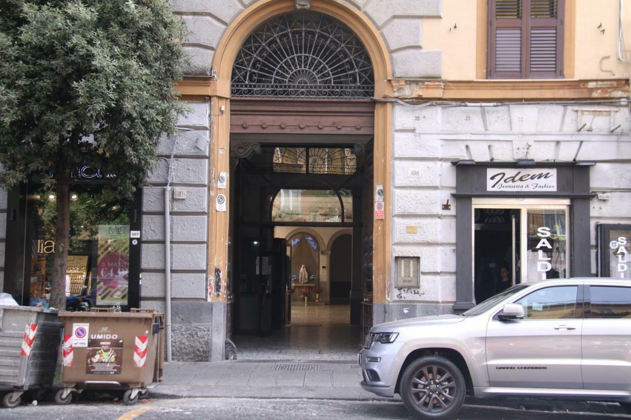 B&B Le Porte Di Napoli Luaran gambar