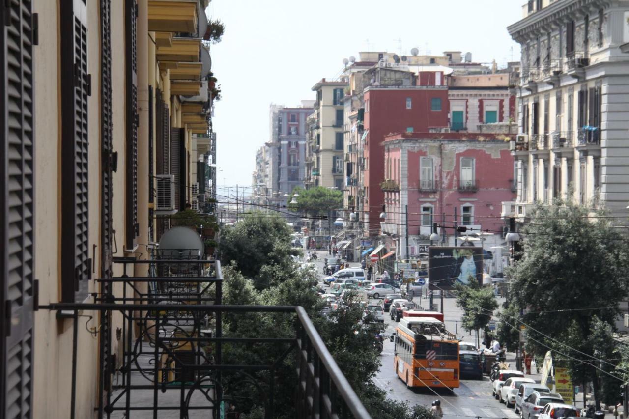 B&B Le Porte Di Napoli Luaran gambar