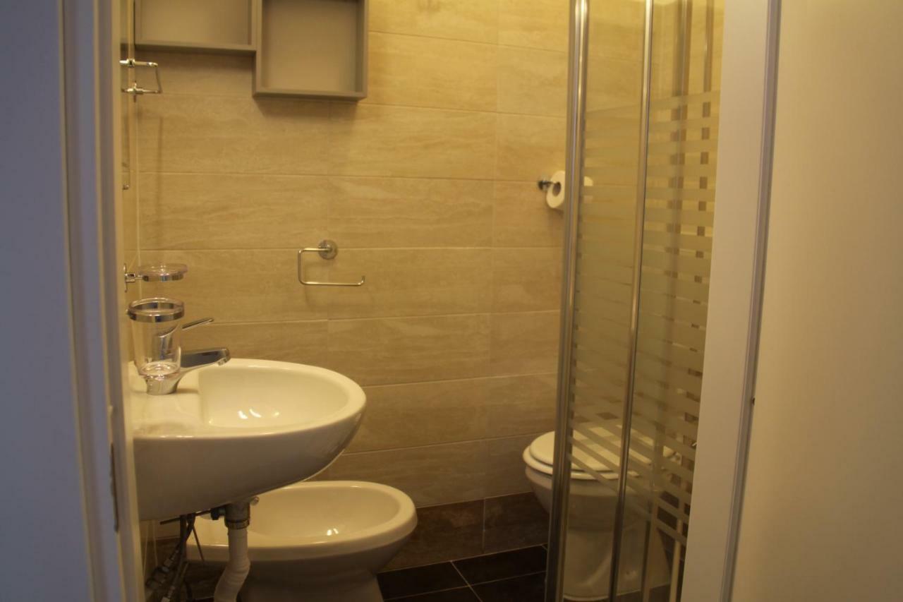 B&B Le Porte Di Napoli Luaran gambar