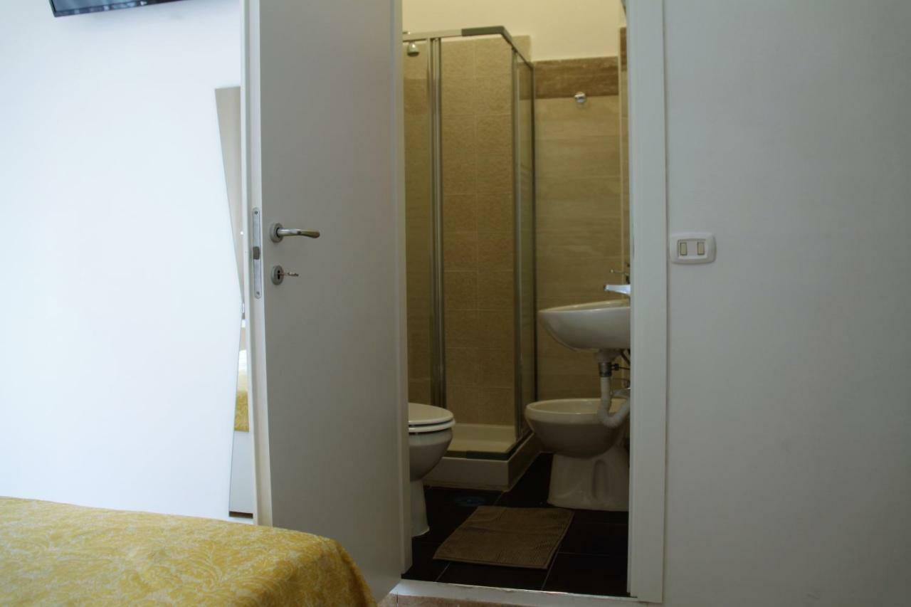 B&B Le Porte Di Napoli Luaran gambar